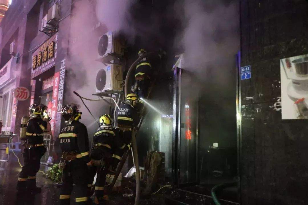 惨痛！烧烤店开业第一天发生火灾致7人死亡，包括老板！