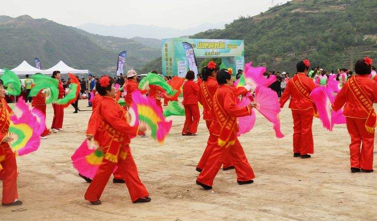 李家台村山地越野跑和乡村公益演唱会掠影