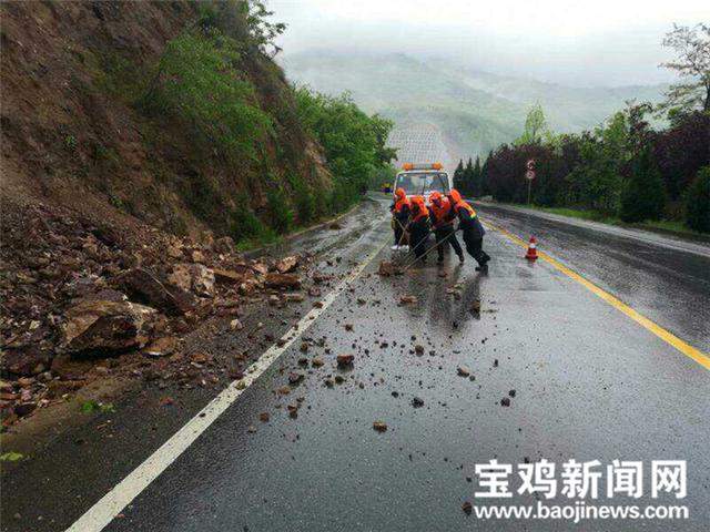 宝鸡：降雨致部分山区路段落石 9条国省干线保持畅通