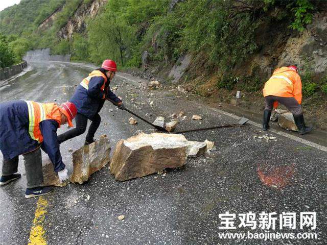 宝鸡：降雨致部分山区路段落石 9条国省干线保持畅通