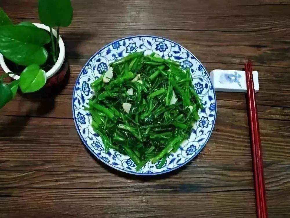 每天吃盘这菜，相当于20个橙子，15个香蕉，30个苹果，便宜又划算！