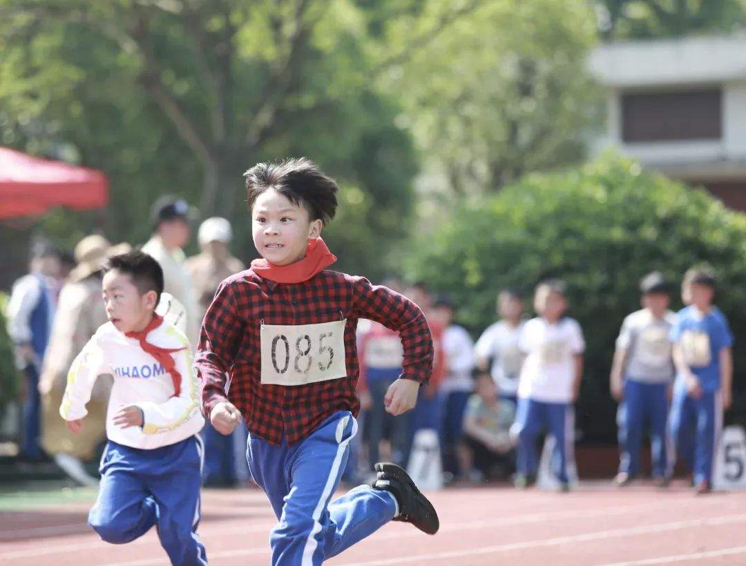 享快乐运动  展上强风采