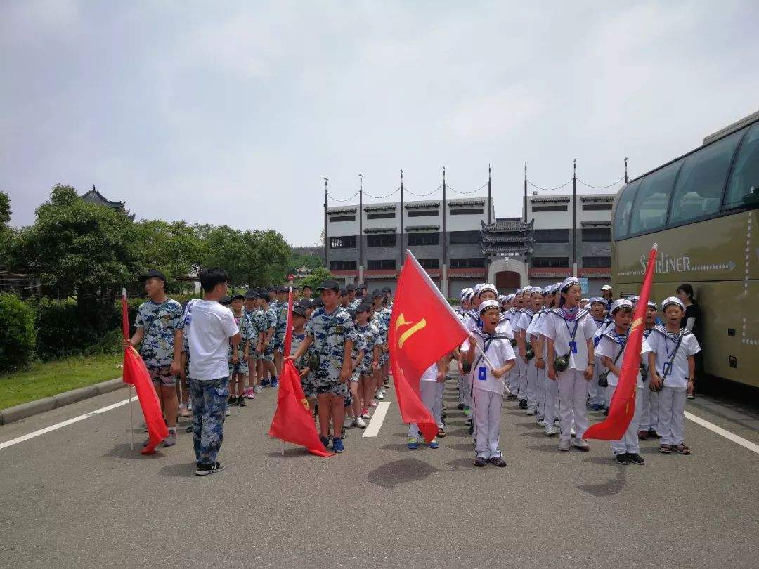 暑期夏令营开班！阜阳孩子去这能坐直升机、上舰艇，好威风…