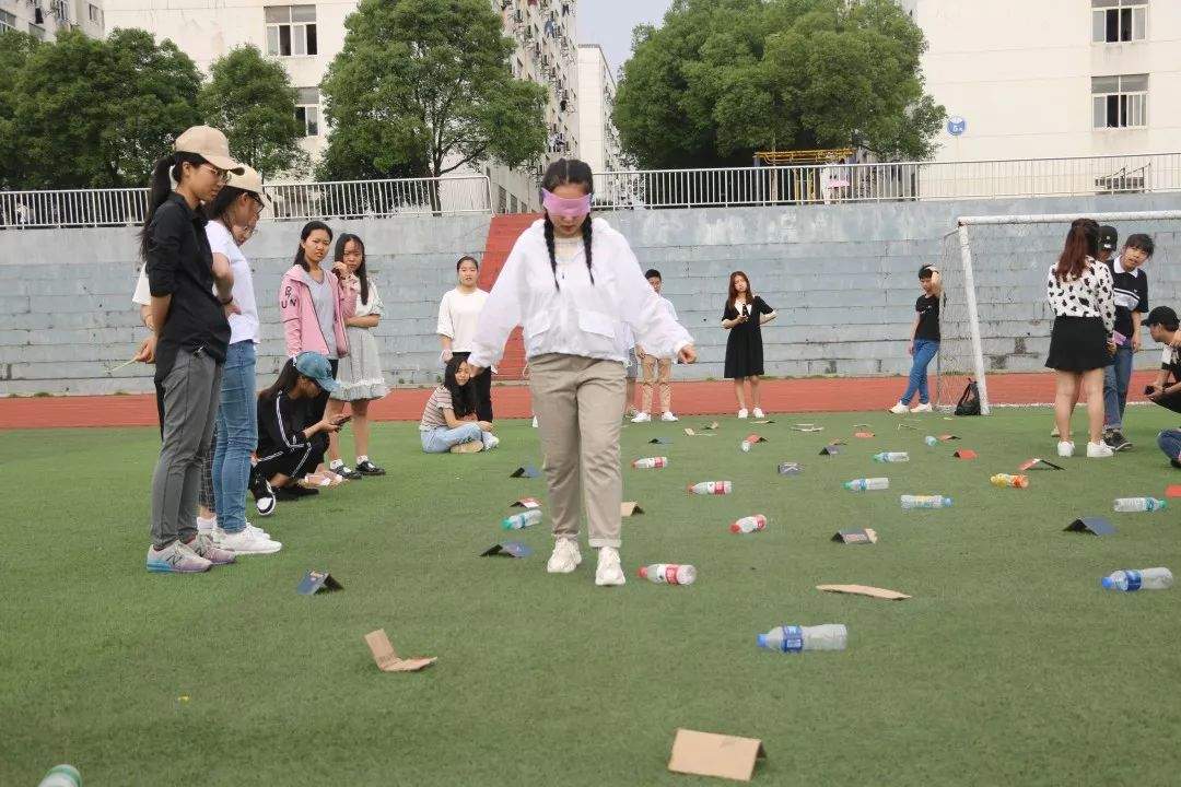 “青春young五月”素质拓展圆满结束,快来围观~