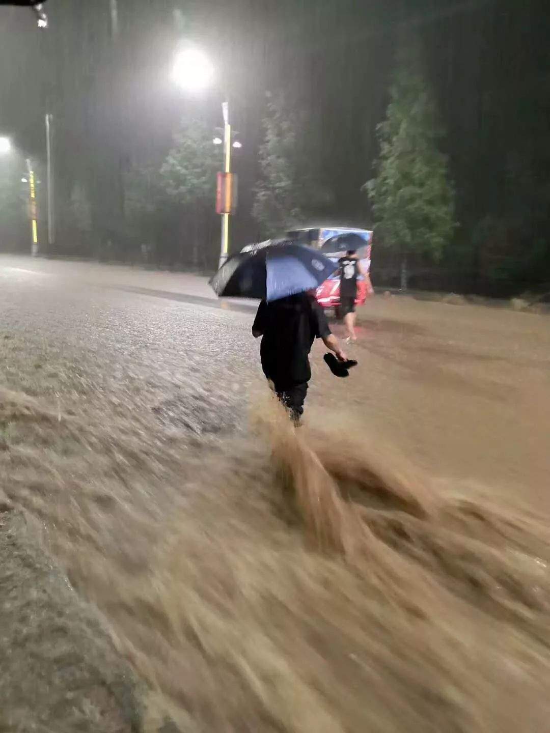 冰雹、洪涝、泥石流…强对流昨夜袭击桂北，还有三场暴雨马上到！