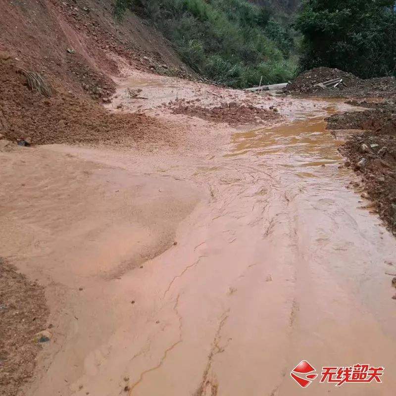 强降雨致乐昌始兴公路塌方，无法通行 | “龙舟水”来袭，我省启动防汛四级应急响应