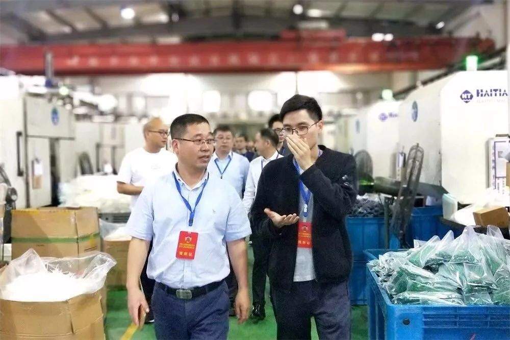 市政协主席潘云夫到虹桥政协片组开展“两个健康”先行区调研活动