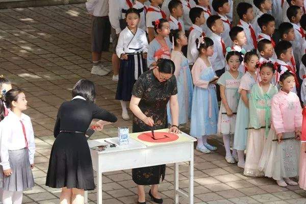 中华世纪城小学庆“六一”唱响主旋律——献礼祖国华诞日