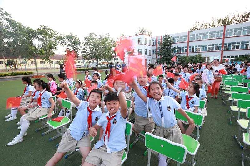 花香溢校园　欢乐伴童年——淄博灵峰双语学校庆“六一”文艺汇演