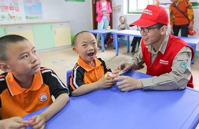 县政法委副书记带队，专门抓这件跟电有关的事