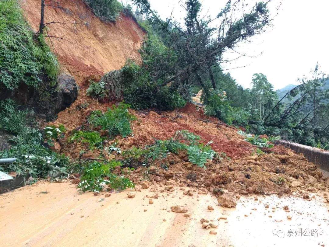 激情六一 公路人奋战抢险抗灾第一线