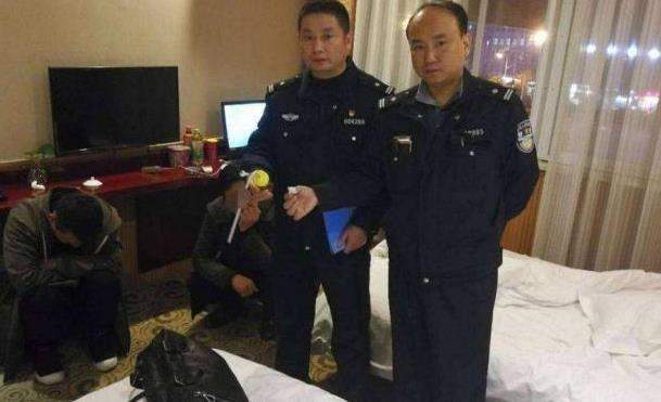 情侣入住酒店，为啥总是有警察“查房”？被查过的人才懂！