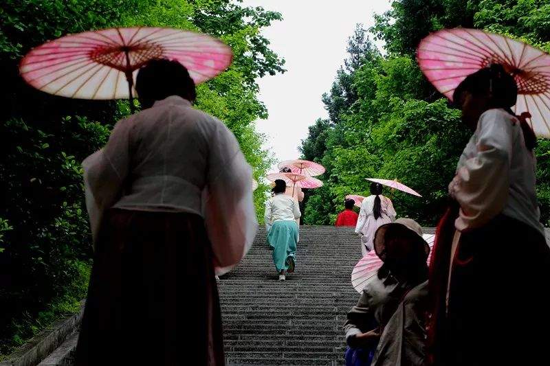 神农架最美花朝节惊艳来袭 千人汉服美女共赴神农架首届花朝节