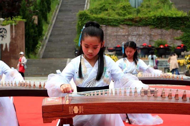 神农架最美花朝节惊艳来袭 千人汉服美女共赴神农架首届花朝节