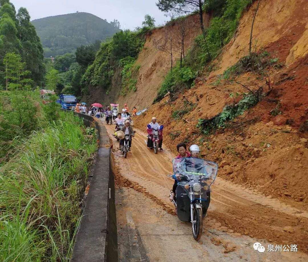 激情六一 公路人奋战抢险抗灾第一线