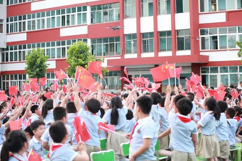 花香溢校园　欢乐伴童年——淄博灵峰双语学校庆“六一”文艺汇演