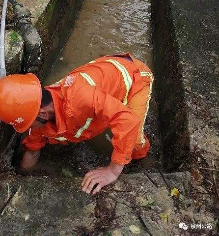 激情六一 公路人奋战抢险抗灾第一线