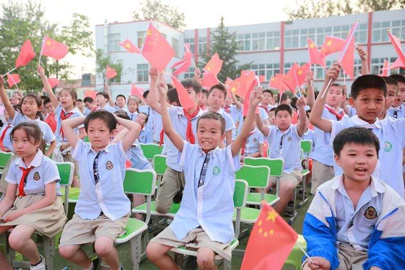 花香溢校园　欢乐伴童年——淄博灵峰双语学校庆“六一”文艺汇演