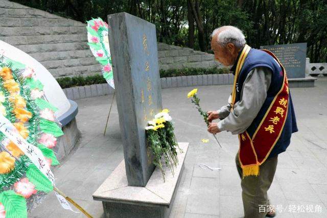 安徽芜湖：98岁中国远征军抗战老兵罗远耀祭奠戴安澜将军了却思念