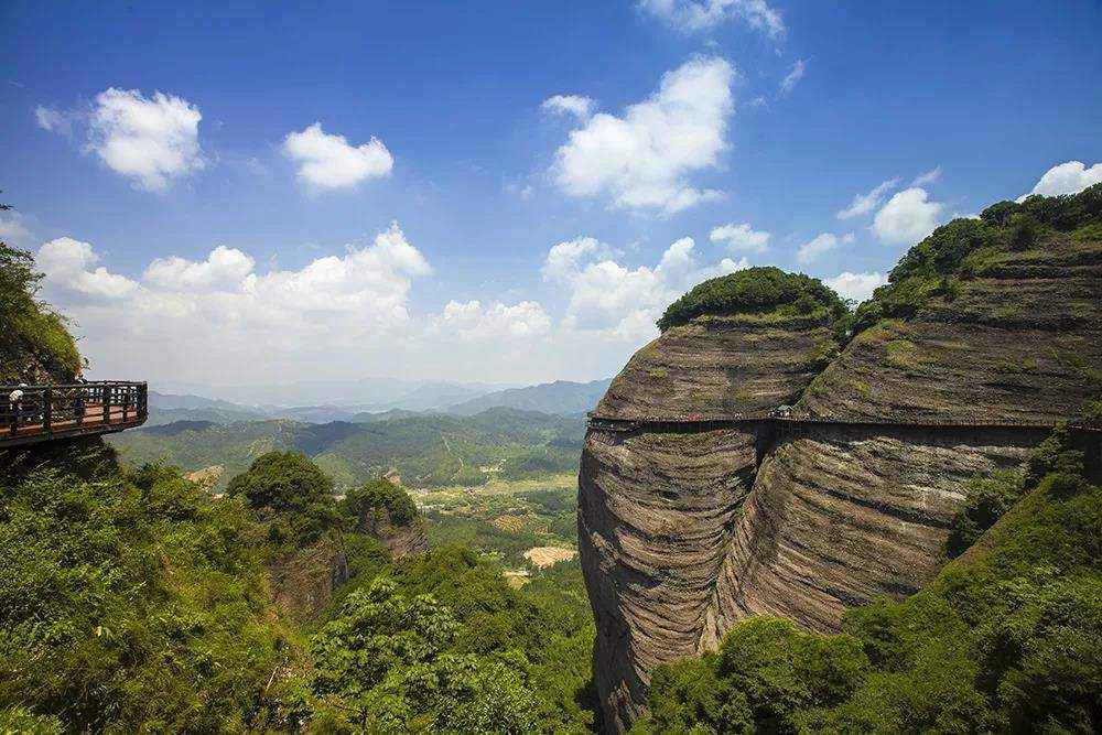 最美龙南虔心小镇，行摄关西围屋，攀龙南武当山，玩转全景玻璃桥