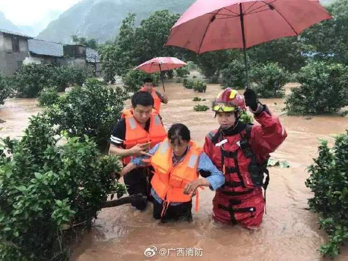 持续预警！暴雨仍在继续，江西挺住！广东挺住！福建挺住！······