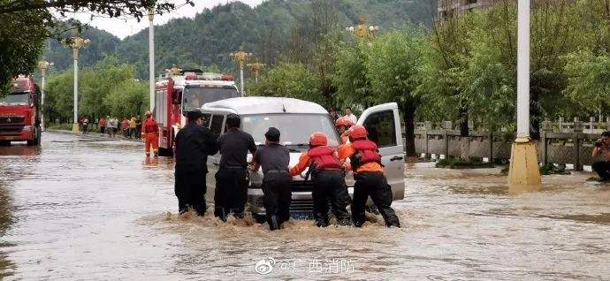 持续预警！暴雨仍在继续，江西挺住！广东挺住！福建挺住！······