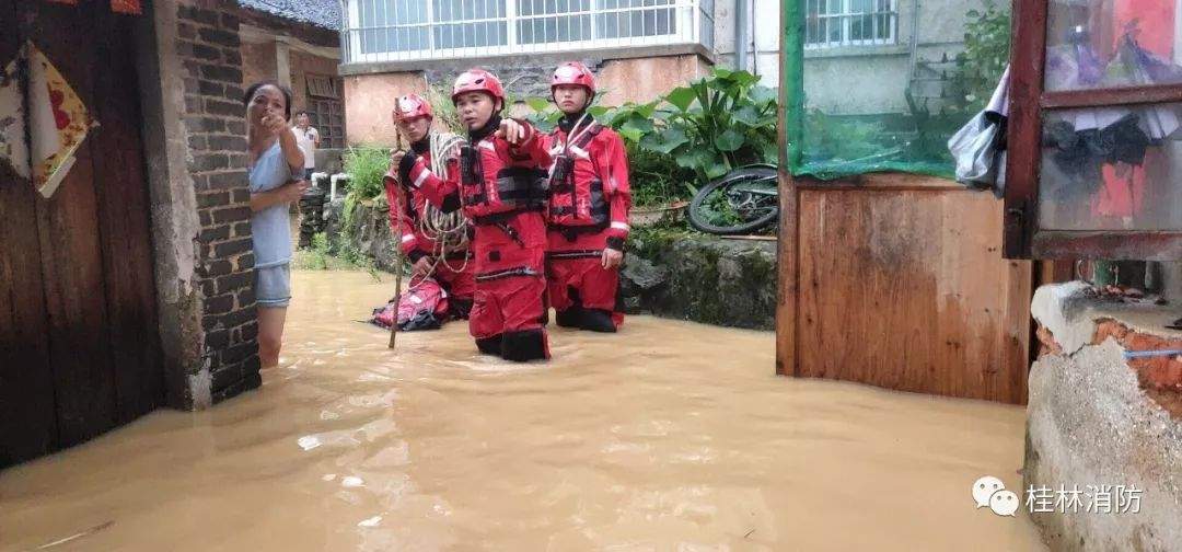 洪水来袭 | 灾时救援、灾后重建，他们无畏前行……