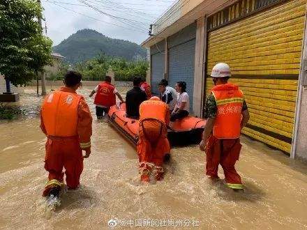 持续预警！暴雨仍在继续，江西挺住！广东挺住！福建挺住！······