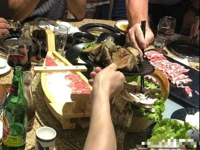 女排姑娘苦练肌肉，国乒队员下肢强悍，而男足哪....