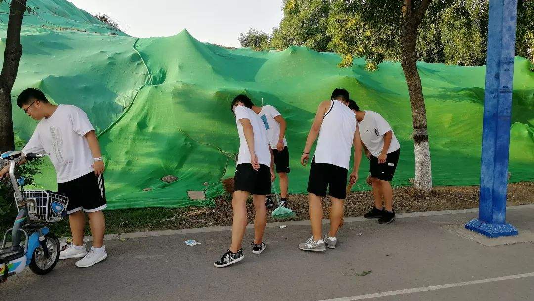 电气与电子工程学院应战山理垃圾清理挑战接力赛！