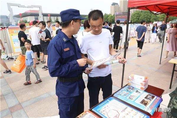 许昌支队借助“安全生产月”掀起夏季消防宣传新热潮