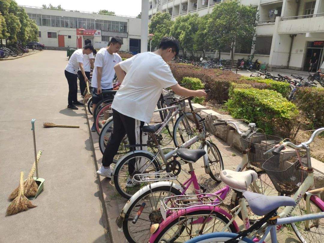 电气与电子工程学院应战山理垃圾清理挑战接力赛！