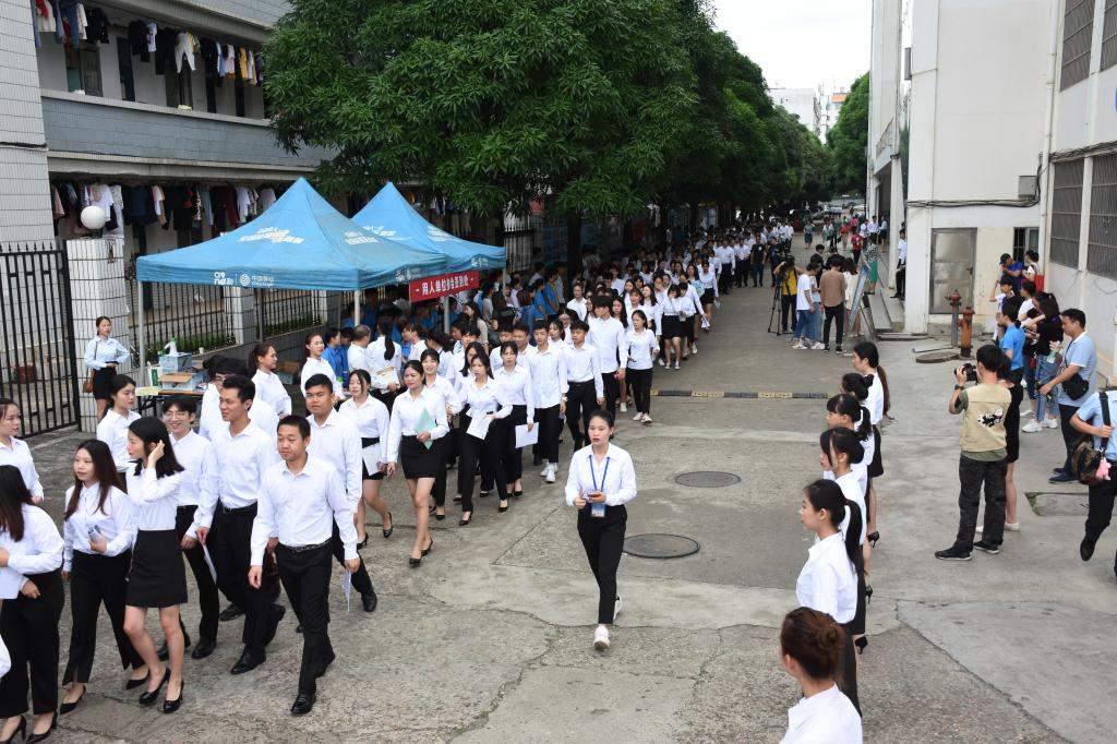 广西电力职业技术学院举办2020届毕业生夏季顶岗实习暨预就业双选会