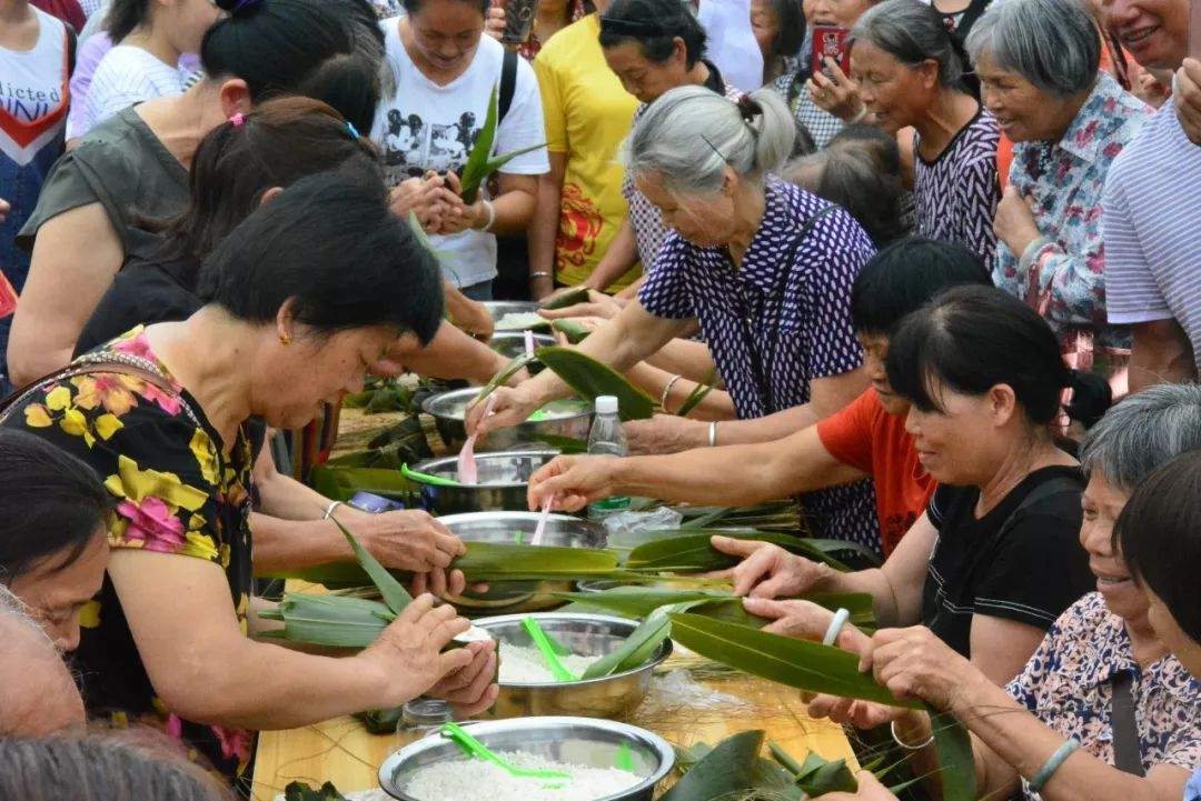 平果朋友节，文化公园上演千人包粽子大赛