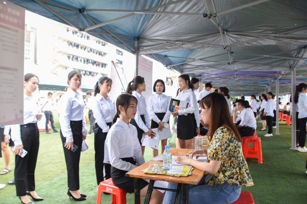 广西电力职业技术学院举办2020届毕业生夏季顶岗实习暨预就业双选会