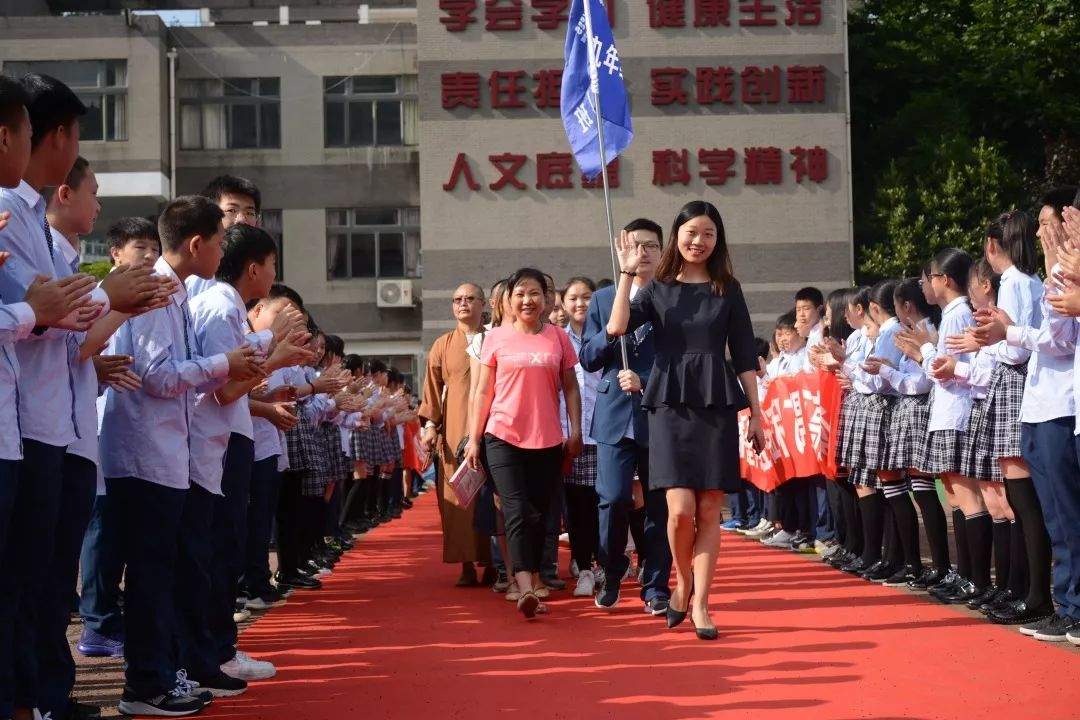 这里有一场走红毯的毕业典礼，贵阳学子你值得拥有！