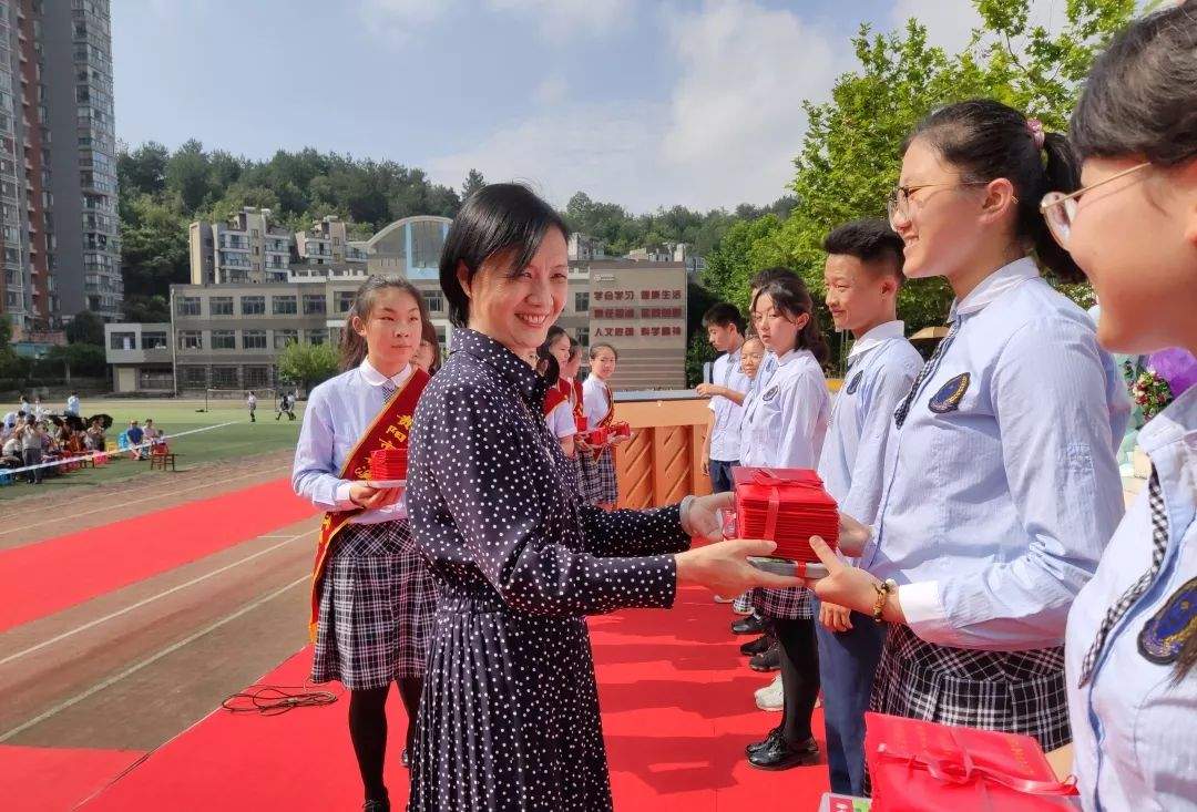 这里有一场走红毯的毕业典礼，贵阳学子你值得拥有！