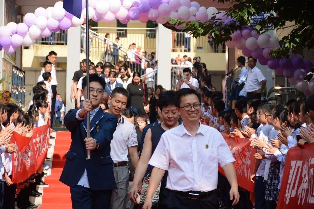 这里有一场走红毯的毕业典礼，贵阳学子你值得拥有！