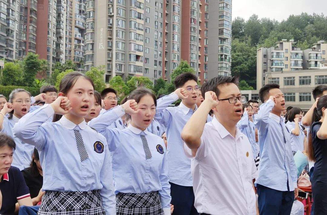 这里有一场走红毯的毕业典礼，贵阳学子你值得拥有！