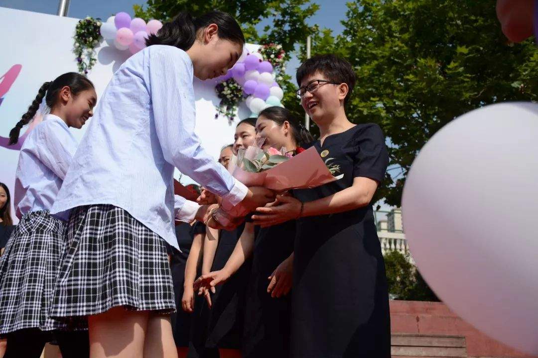 这里有一场走红毯的毕业典礼，贵阳学子你值得拥有！