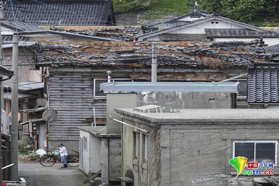 日本新潟6.7级地震引发海啸 汽车被淹房屋受损严重