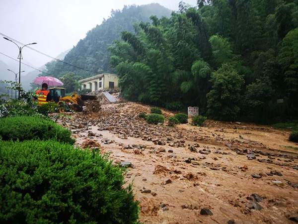 强降雨引发泥石流，杭州桐庐县一公路养护工因公殉职