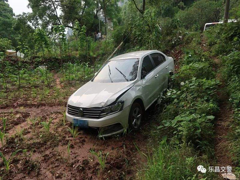 乐昌坪石新手女司机油门当刹车踩！致一死两伤