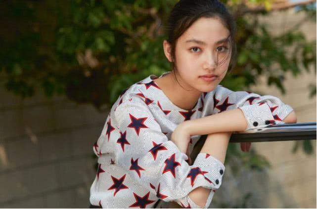 任达华14岁女儿登杂志封面，身材气质不输超模妈妈！