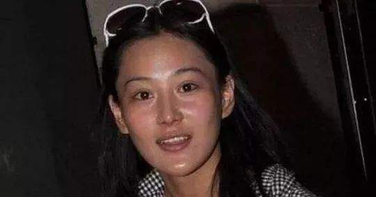 那些觉得皮肤干，就狂补水的姑娘，后来都怎样了？