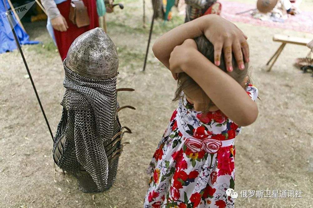 图集：特维尔大街上的骆驼和游牧民族："历史与时代"狂欢节框架内的丝绸之路展区