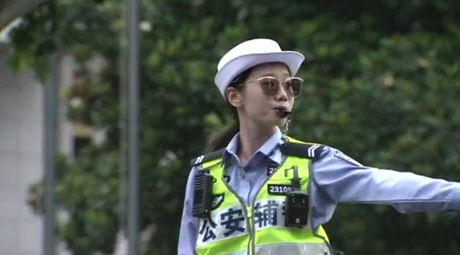 崇明首批女辅警帅气上岗，年纪最小的还是95后