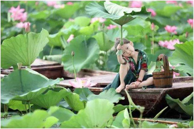 摄影师妈妈给女儿拍的暑假照，萌翻了整个朋友圈！