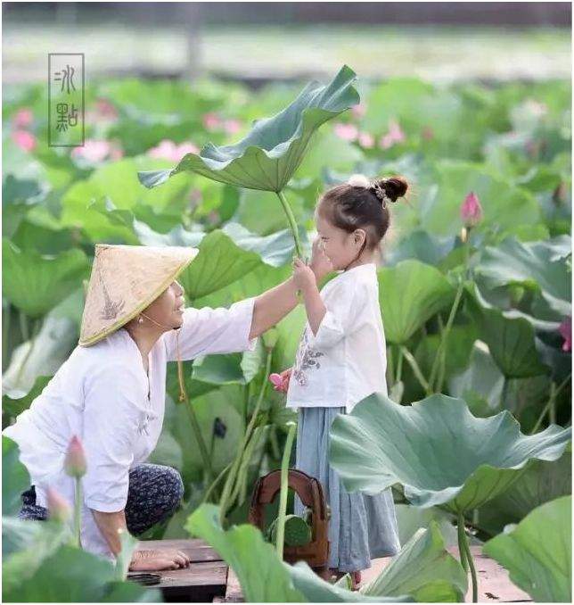 摄影师妈妈给女儿拍的暑假照，萌翻了整个朋友圈！