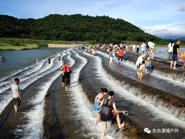 [东台漫城]7月27日绍兴新昌抖音网红打卡地漂流、摇摆桥、梯田水坝